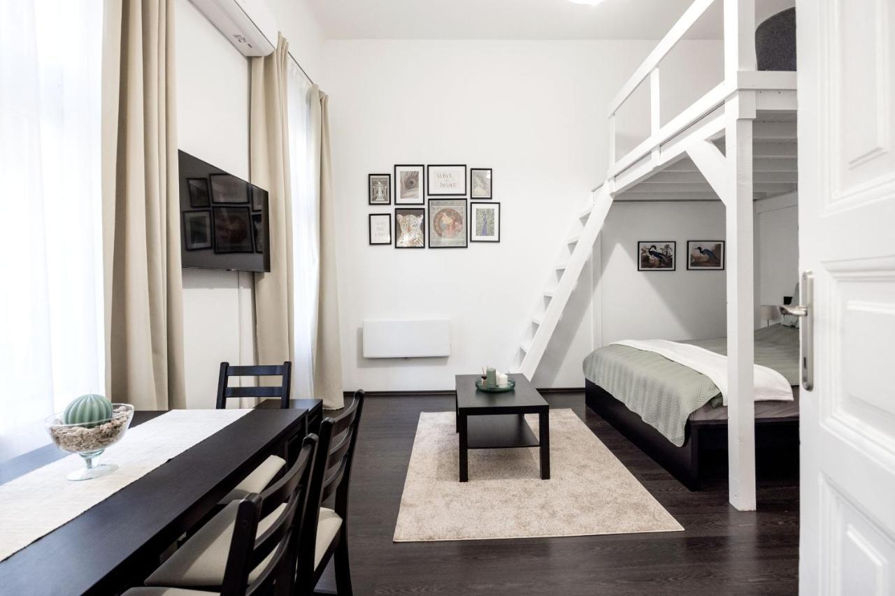 Charming Downtown Hideaway Steps From New York Cafe! Daire Budapeşte Dış mekan fotoğraf