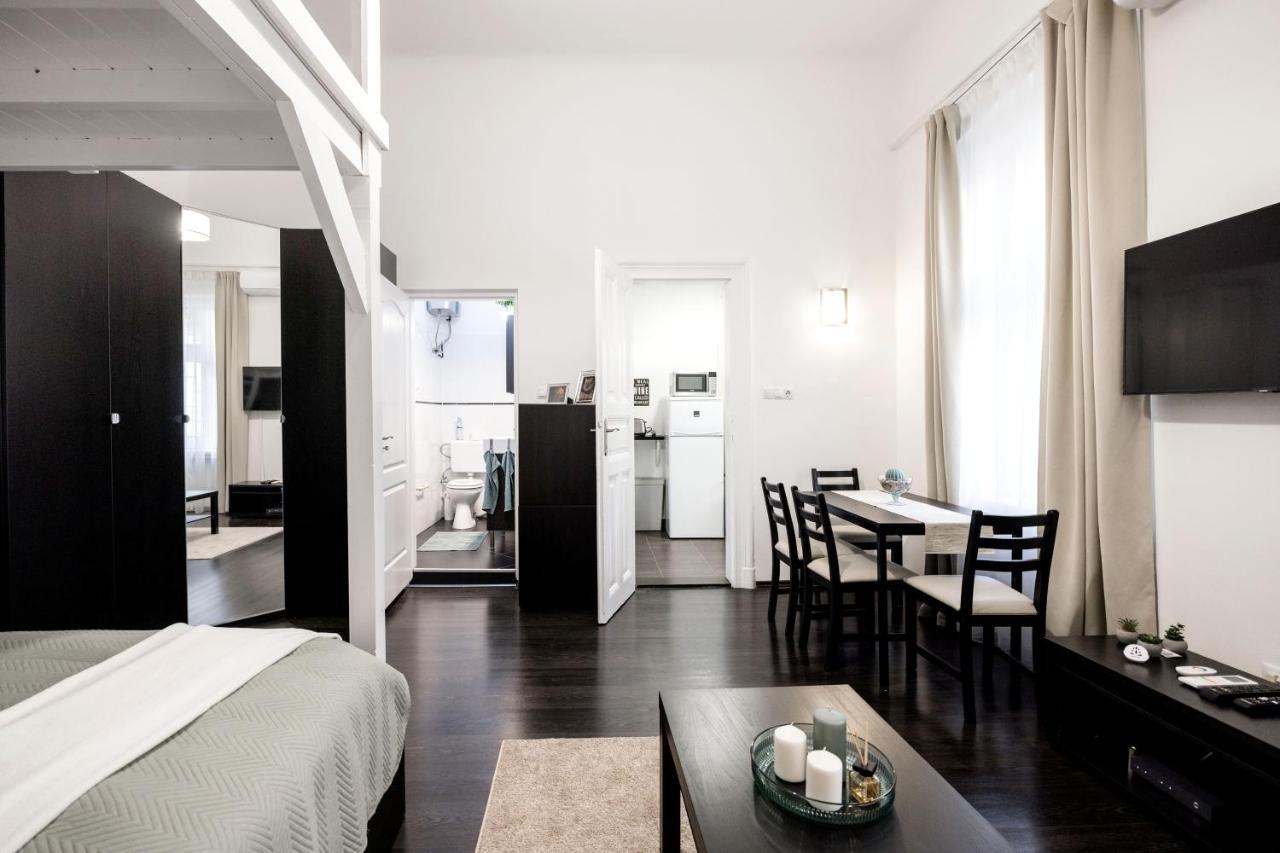 Charming Downtown Hideaway Steps From New York Cafe! Daire Budapeşte Dış mekan fotoğraf
