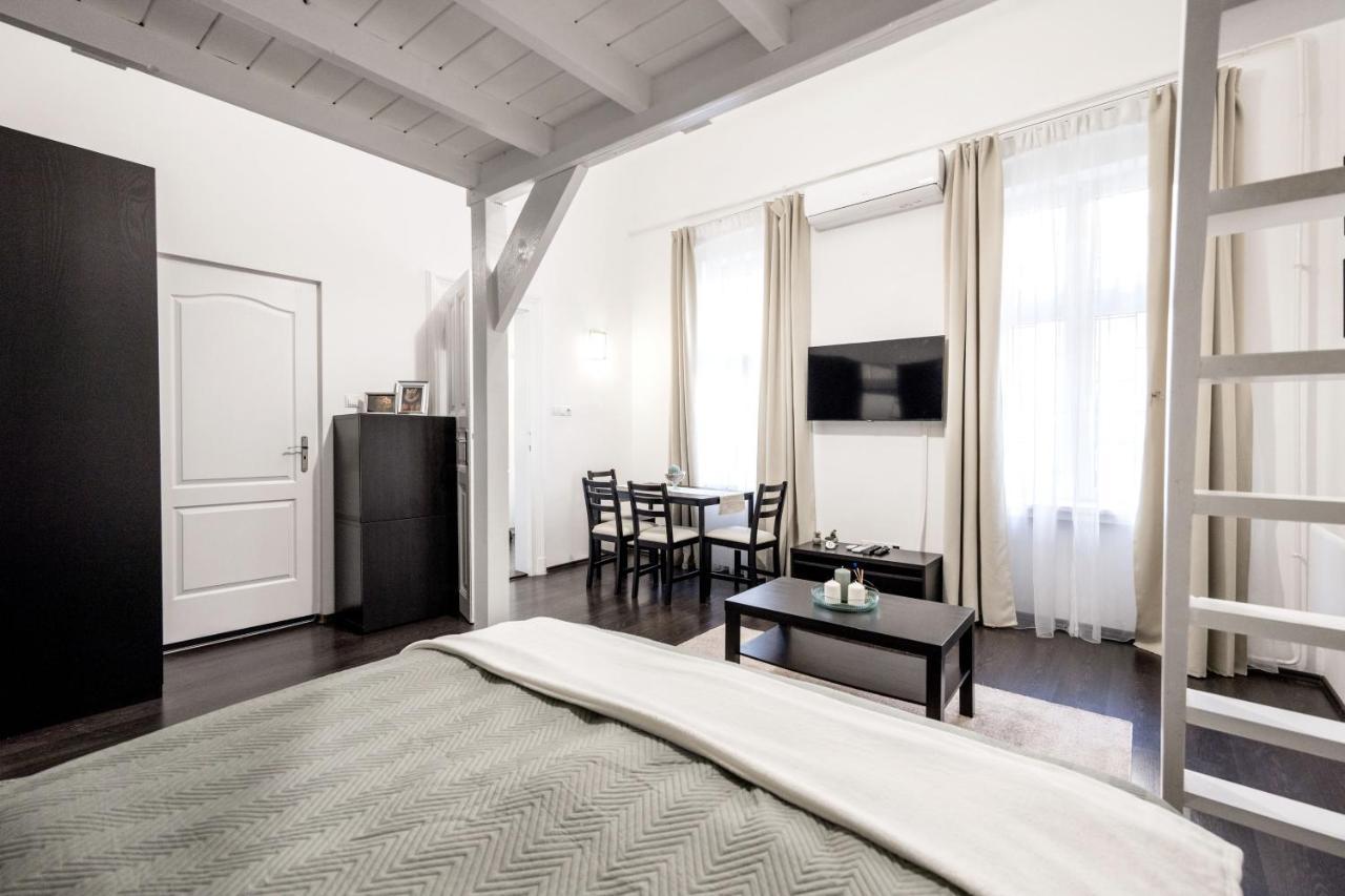 Charming Downtown Hideaway Steps From New York Cafe! Daire Budapeşte Dış mekan fotoğraf