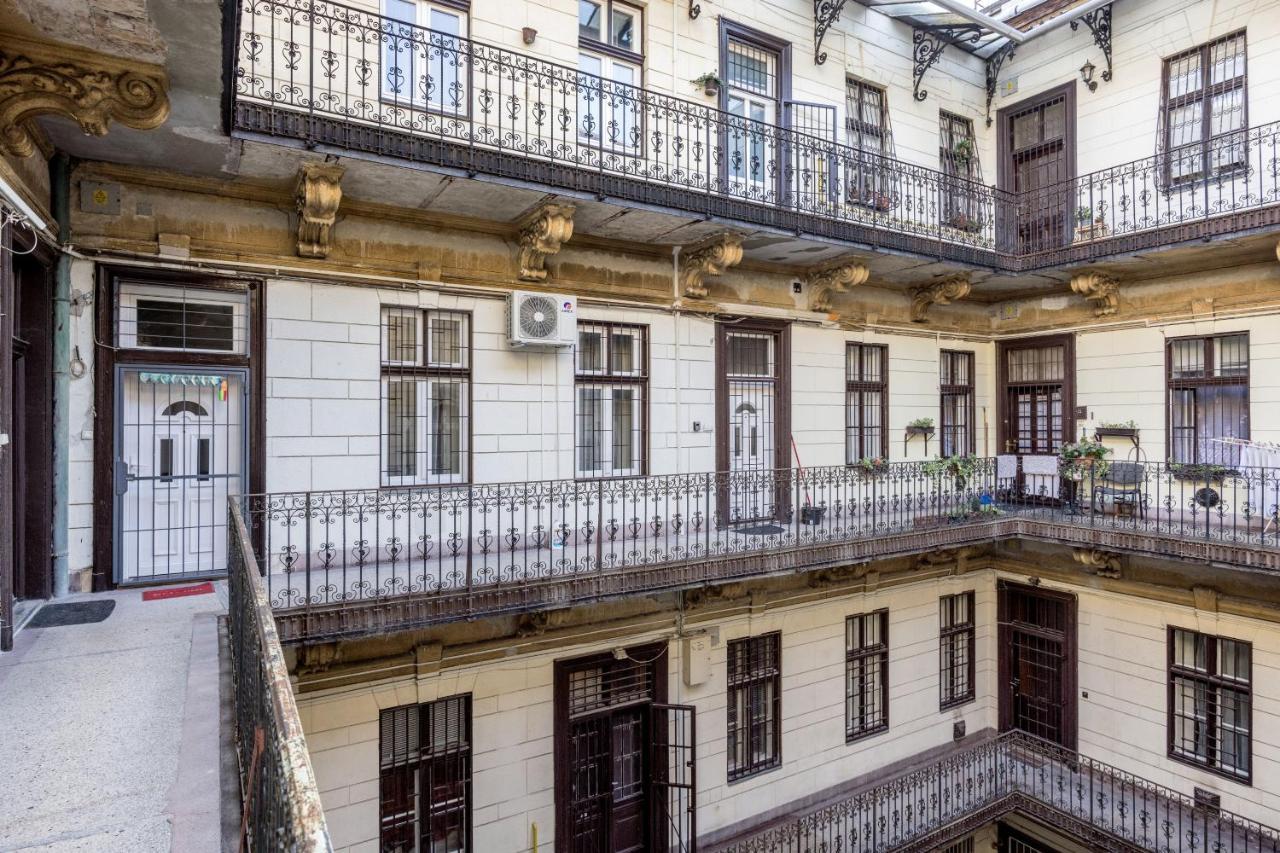 Charming Downtown Hideaway Steps From New York Cafe! Daire Budapeşte Dış mekan fotoğraf