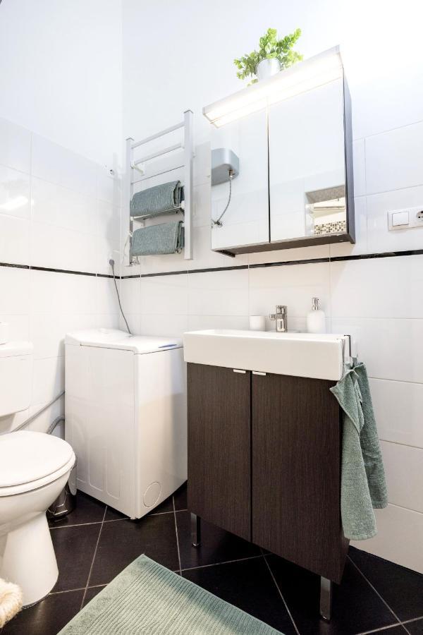 Charming Downtown Hideaway Steps From New York Cafe! Daire Budapeşte Dış mekan fotoğraf